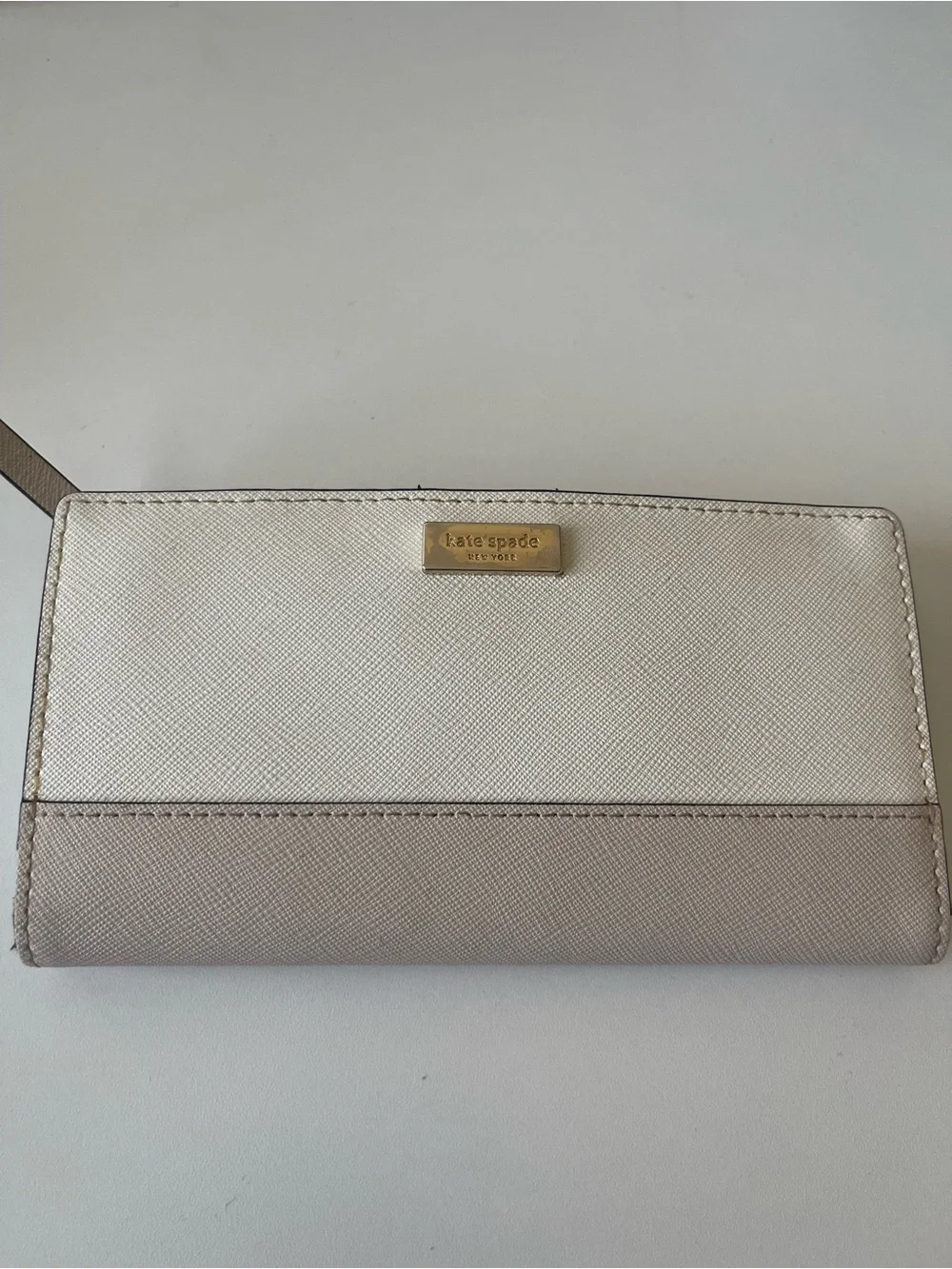 kate spade Two-Tone Cream and Taupe Zip Wallet with Gold Plaque
